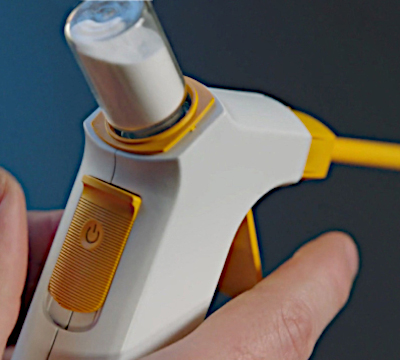 hand operating dry powder delivery device