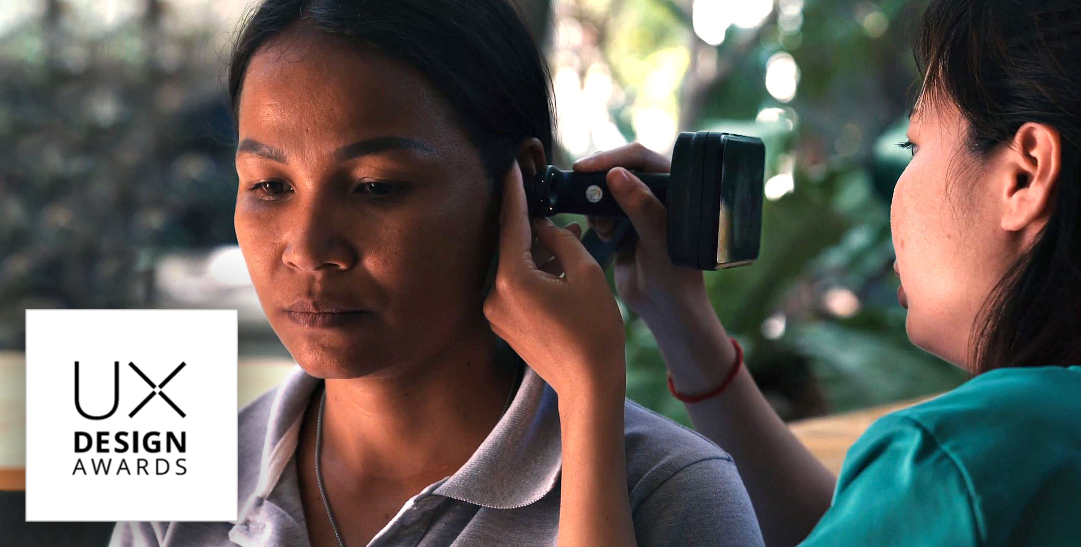 UX Design Awards 2020: Portable Otoscope Poster for the UX Design Awards 2020 showing the portable otoscope